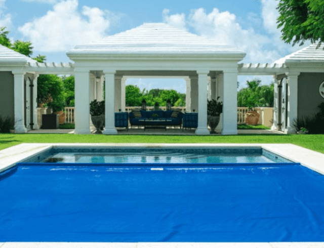 Image of a pool cover from Kentuckiana Pool Covers