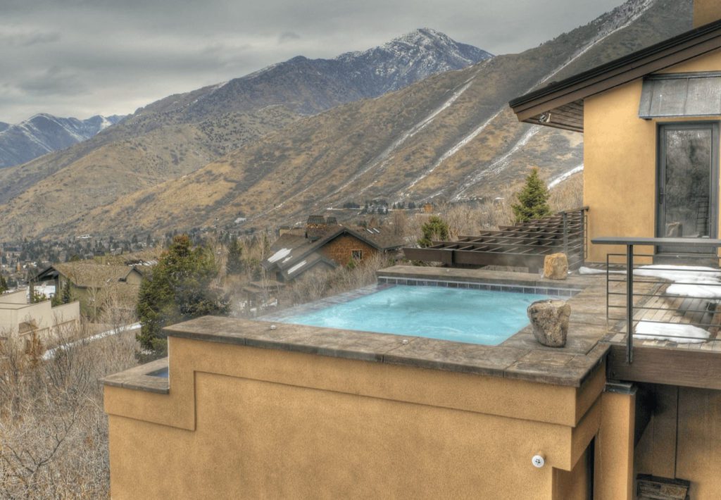 Image of a pool in the mountains